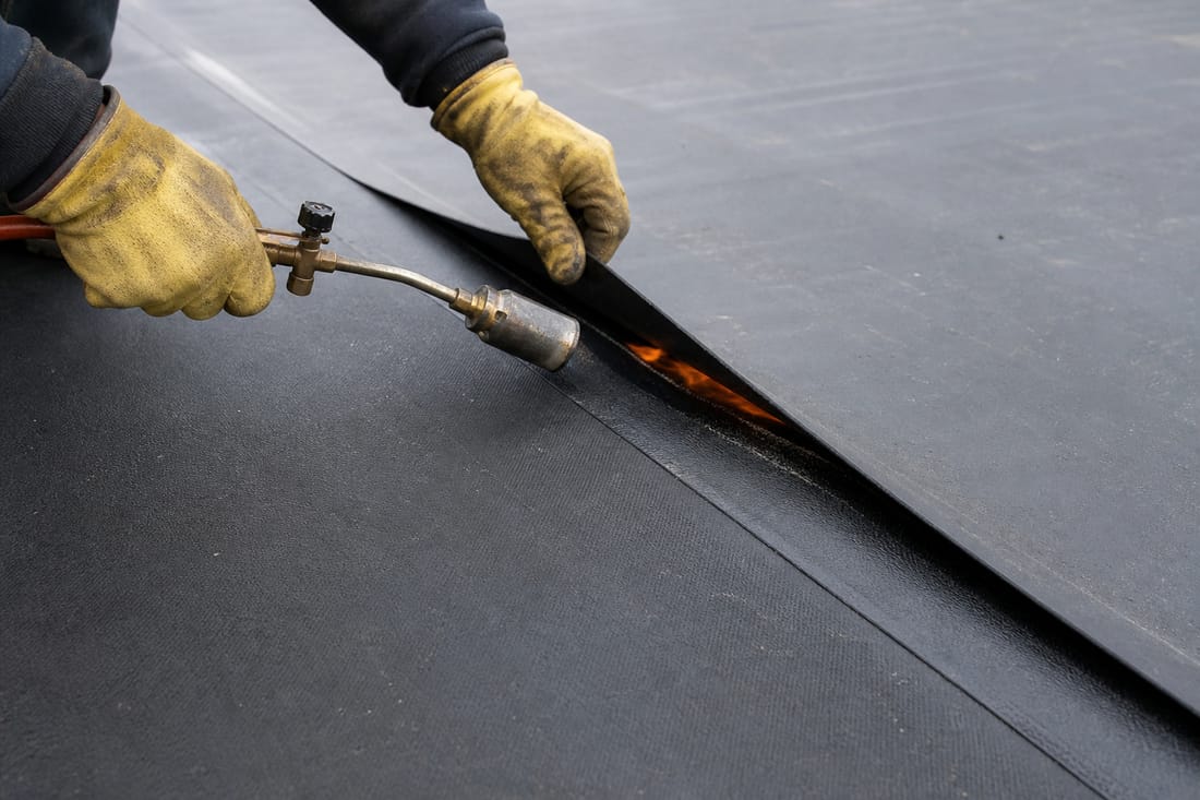 Exemple : soudure d'une membrane d'étanchéité de toiture