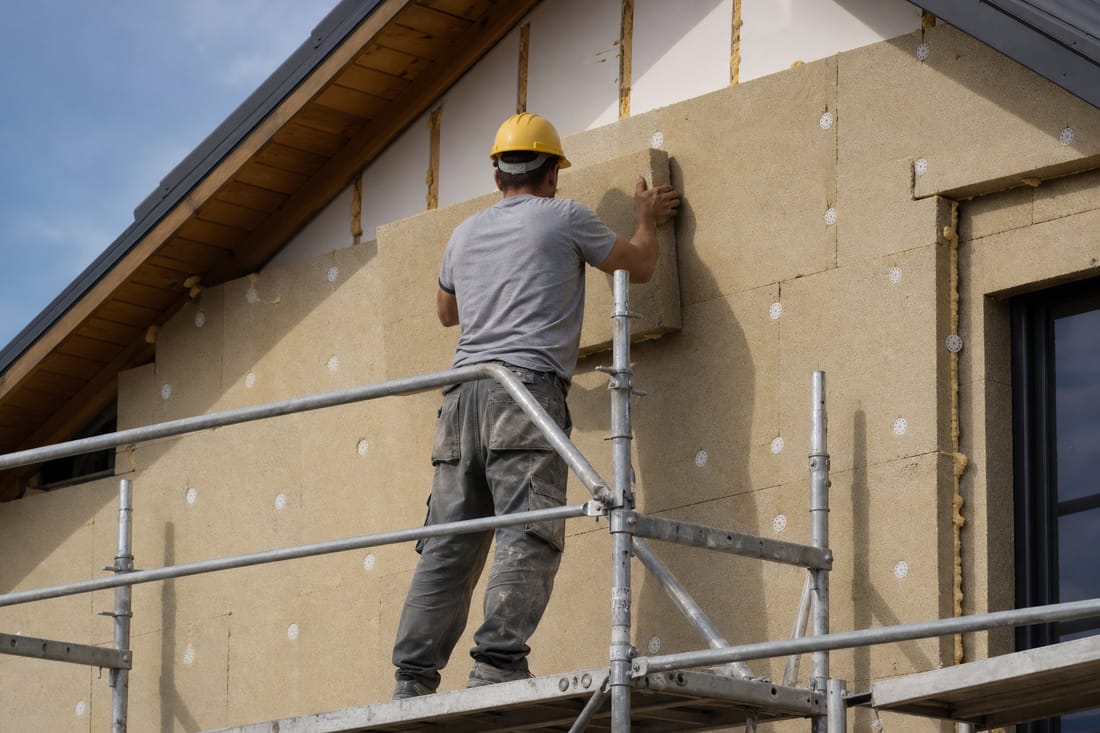 Exemple : pose de panneaux d'isolation extérieure sur façade
